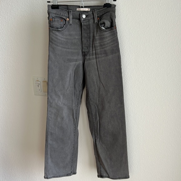 Gently used Levi’s Ribcage Straight Ankle Size 26 jeans. - Picture 2 of 10